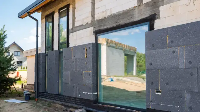 Ile kosztuje metr ocieplenia budynku? Sprawdź, by uniknąć wysokich wydatków