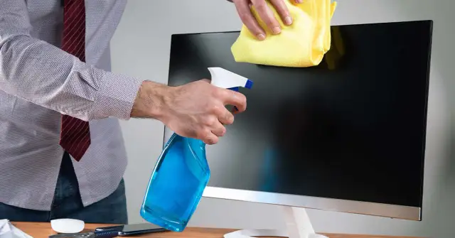 Czym umyć monitor, aby uniknąć zarysowań i uszkodzeń ekranu