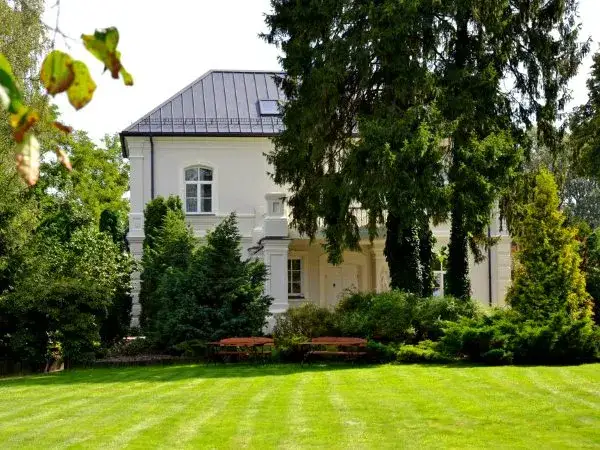 Zabuże Dwór: Najciekawsze atrakcje turystyczne w Zabużu