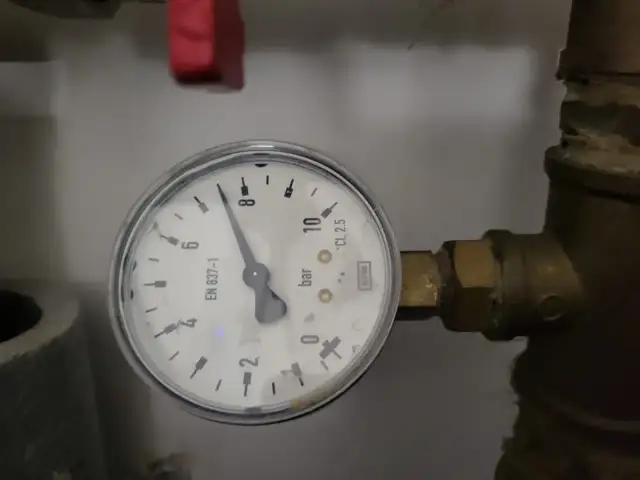 Ciśnienie wody w domu: Ile barów to norma? Diagnoza i rozwiązania