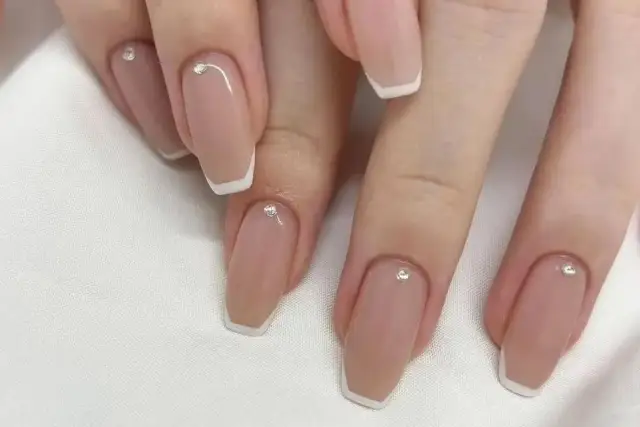 Najlepsze kolory do shellac french manicure, które musisz znać