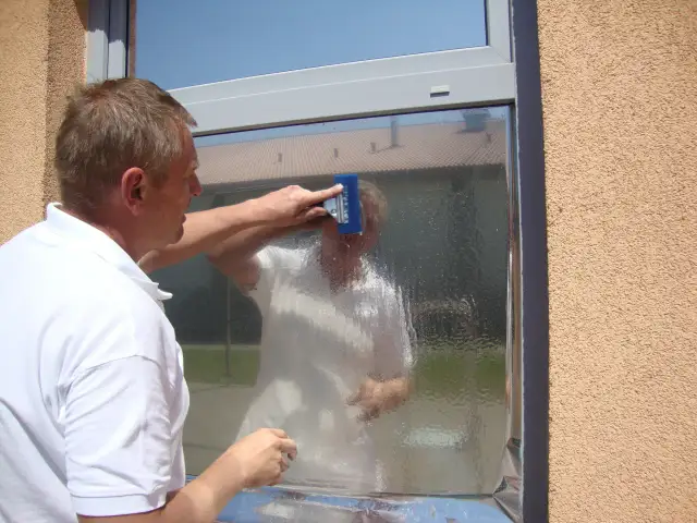 Jak zrobić lustro weneckie? DIY folią krok po kroku i unikaj błędów