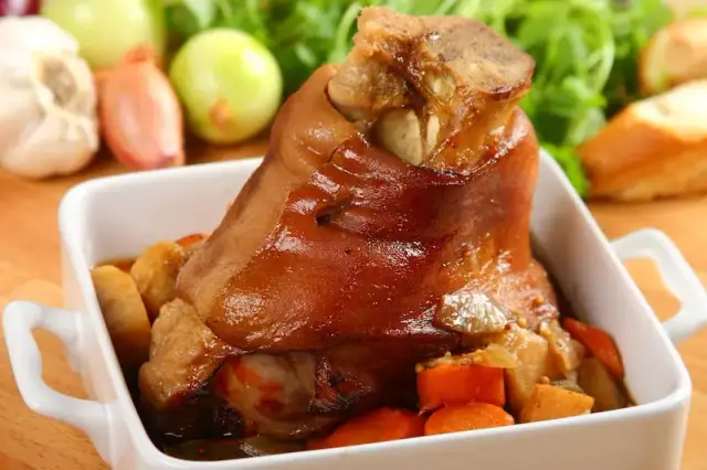 Ile piec golonkę w piekarniku, aby była idealnie soczysta?