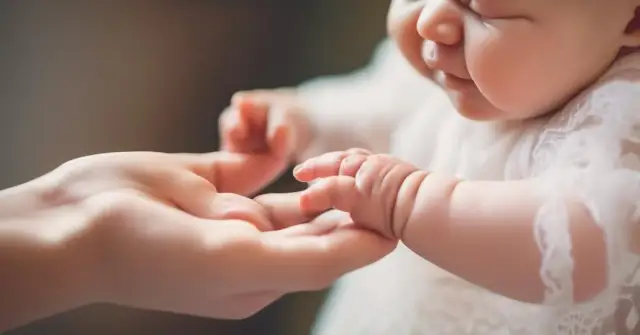 Ile dać księdzu za chrzest w 2025? Zwyczajowe kwoty i porady