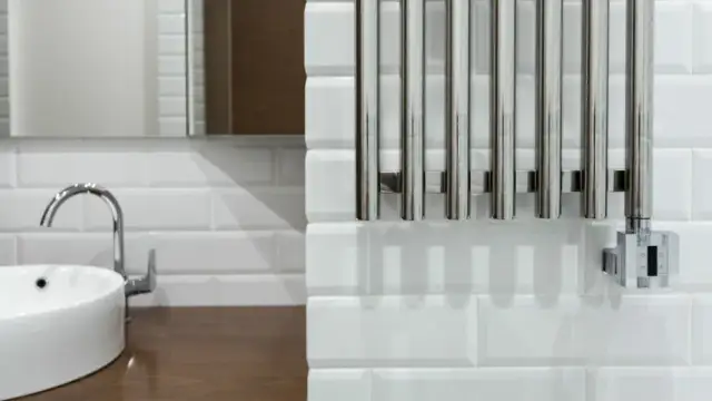 Jak zamontować grzejnik łazienkowy bez błędów i zbędnych kosztów