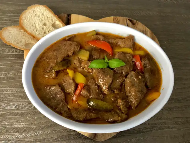 Jaka wołowina na strogonowa? Oto najlepsze kawałki do potrawy