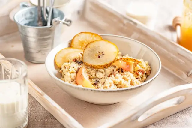 Dietetyczne śniadania 200 kcal: 5 sycących przepisów na dobry start