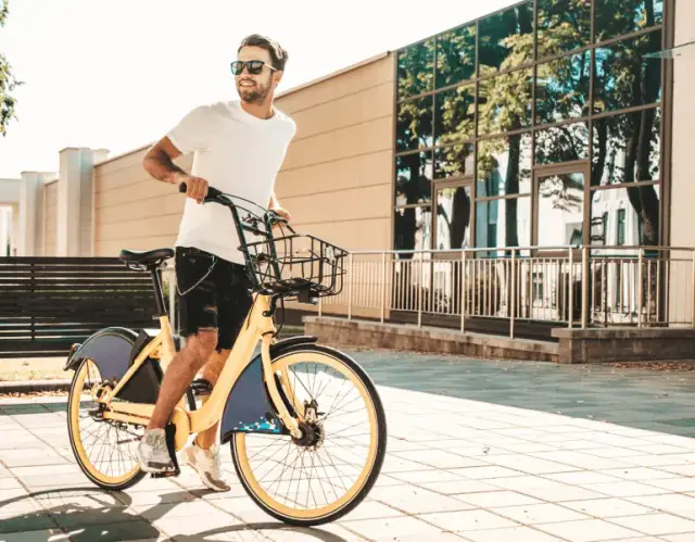 Najlepszy outfit na rower – jak zwiększyć komfort i bezpieczeństwo jazdy