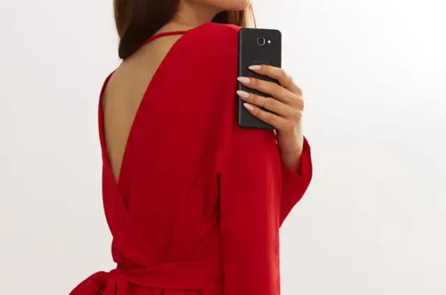 Jakie paznokcie do czerwonej sukni? Odkryj idealne kolory i wzory