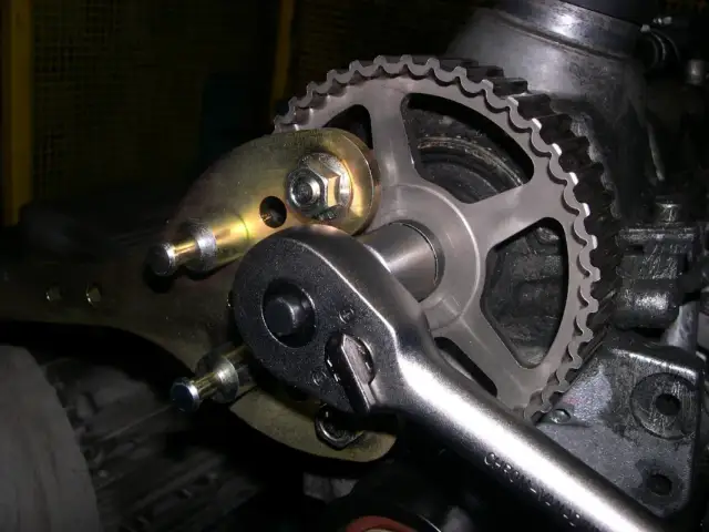 Jak wymienić napinacz paska alternatora Golf 4 bez zbędnych problemów