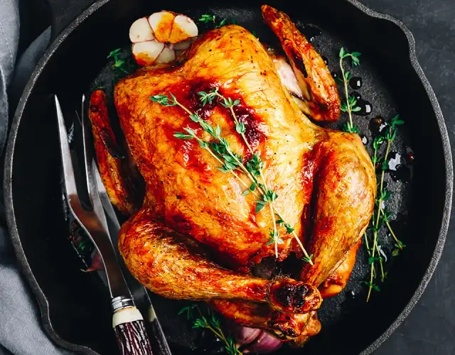 Jak smażyć kurczaka, aby uzyskać idealnie chrupiącą skórkę?