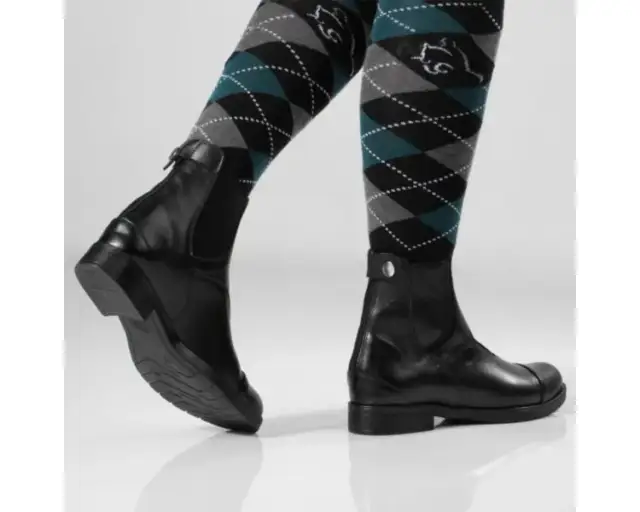 Buty jeździeckie damskie - wybierz idealne obuwie do jazdy konnej