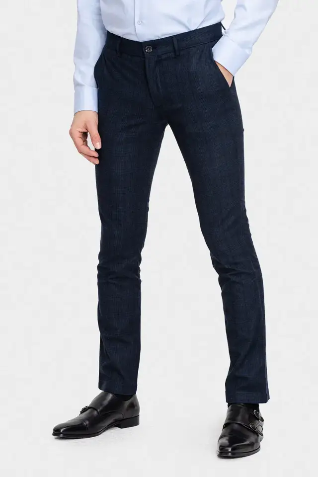 Spodnie chinosy – must have w męskiej szafie na wiosnę