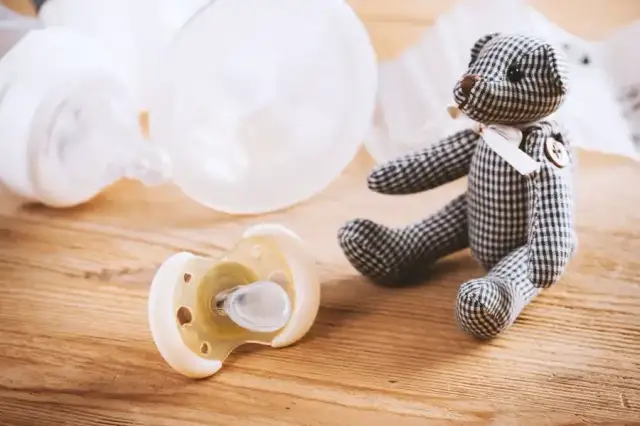 Jak wyparzyć smoczek Lovi, aby zapewnić bezpieczeństwo dziecka