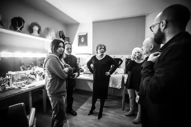 Biała bluzka spektakl – emocjonalna opowieść o miłości i historii