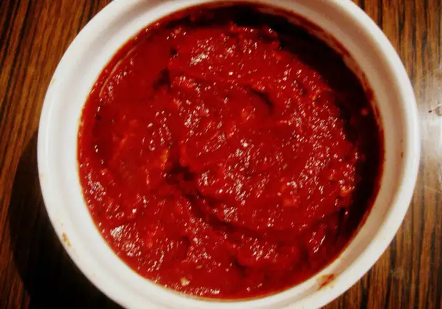 Jak zrobić sos na pizzę - prosty przepis na idealny smak