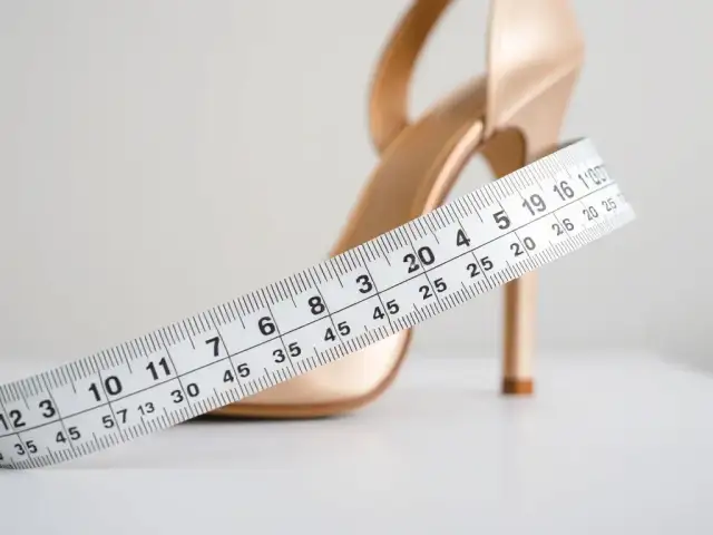 Jak zmierzyć wysokość obcasa? Instrukcja krok po kroku