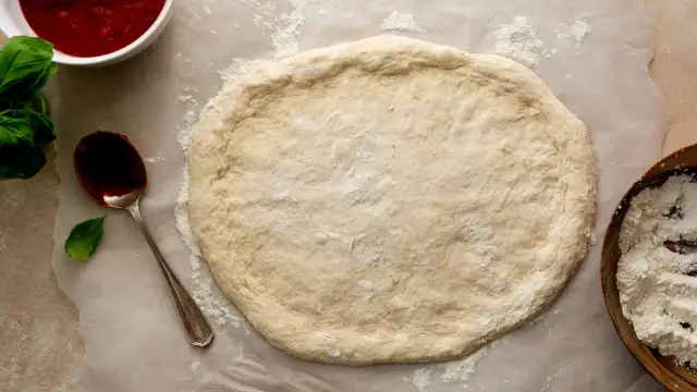 La pâte à pizza rapide inratable : votre secret pour ce soir