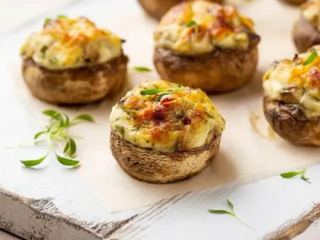 Jak zrobić sałatkę z pieczarek - prosty przepis na pyszne danie