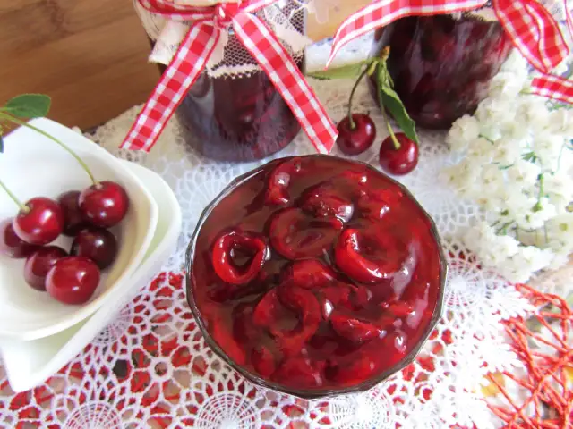 Jak zagęścić frużelinę wiśniową mąką ziemniaczaną? Bez grudek!