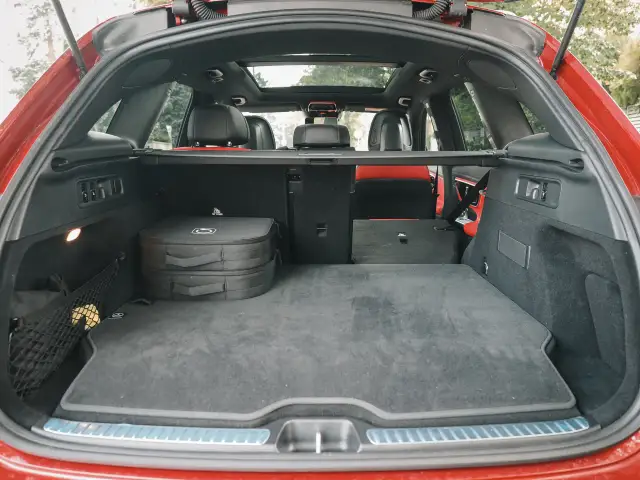 Mercedes GLC: Benzyna, Diesel czy Hybryda? Wybierz idealny silnik.