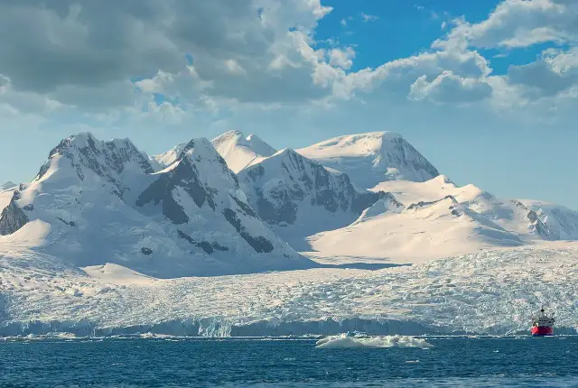 Góry Kaukaz: położenie, szczyty, podróż. Czy to Europa?