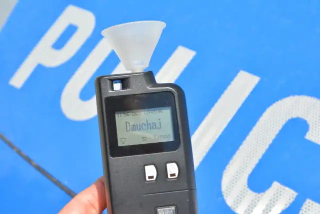 Czy lepiej dmuchać w alkomat czy wybrać badanie krwi? Sprawdź różnice