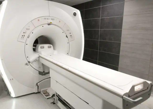 Gdzie rezonans na NFZ? Sprawdź dostępne placówki i terminy