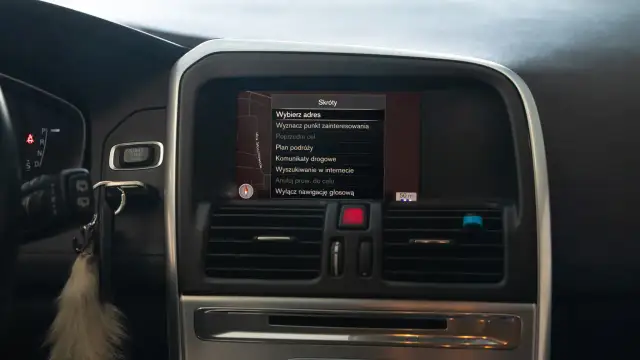 Volvo XC60: Aktualizacja map nawigacji za darmo? Poradnik krok po kroku