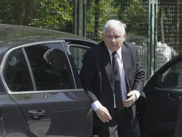 Czym jeździ Kaczyński? Zaskakujące szczegóły o jego samochodzie