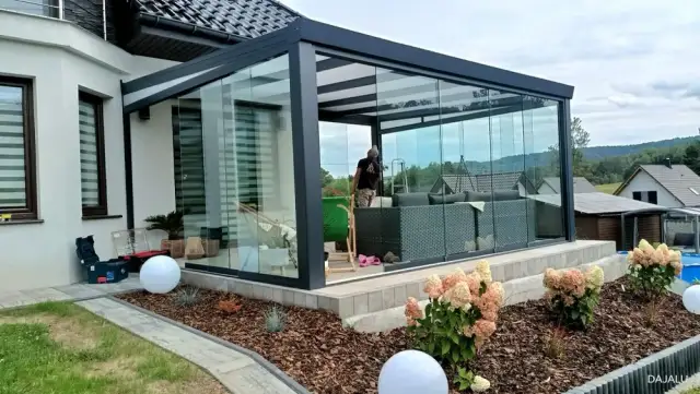 Zadaszenie tarasu z poliwęglanu: Zbuduj sam, uniknij błędów!
