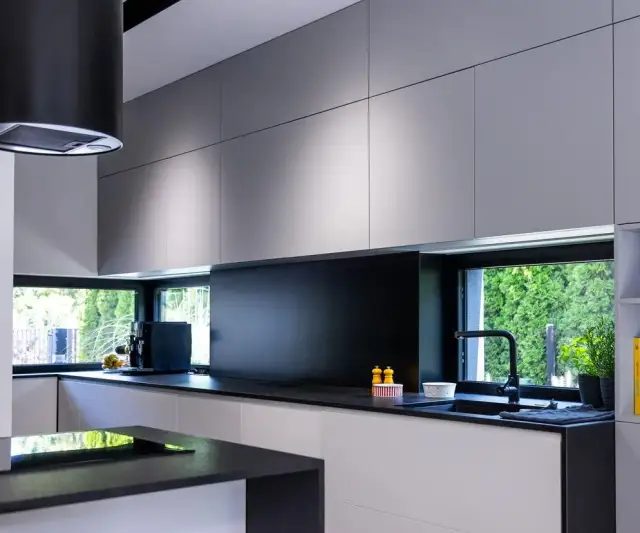 Ile wysunąć blat kuchenny, aby uniknąć błędów w aranżacji?