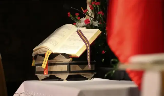 Czy można iść do komunii po opuszczeniu mszy? Sprawdź zasady