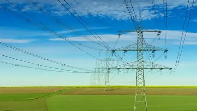 Jak skutecznie pozbyć się słupa energetycznego na działce bez problemów