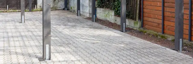 Jak wybrać kotwę do słupa drewnianego, aby uniknąć problemów z stabilnością