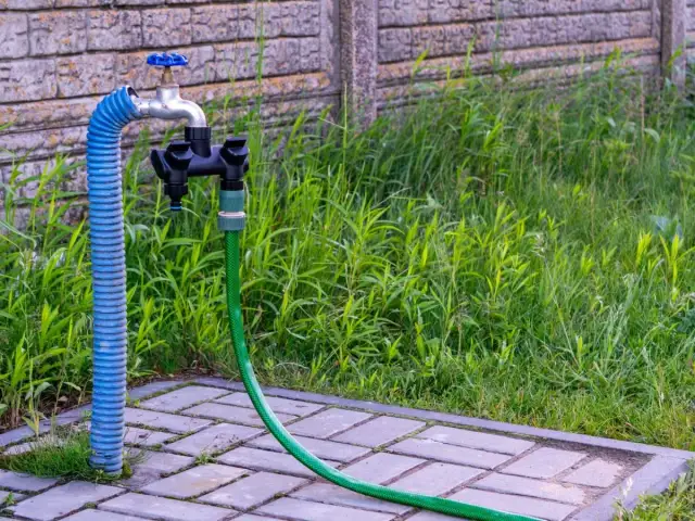 Wolnostojący kran ogrodowy DIY: Jak zbudować krok po kroku?