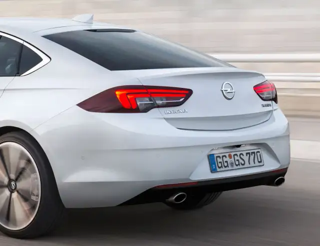 Pojemność baku Opel Insignia: A vs B, rezerwa i koszty!