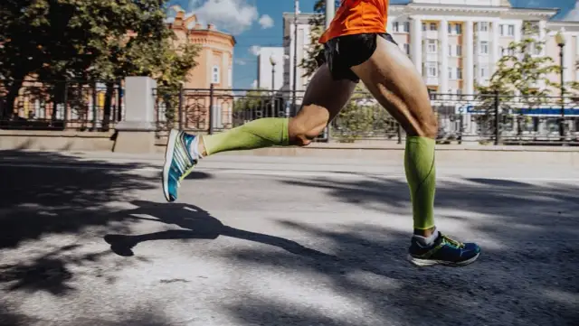 Bieganie a żylaki: Tak, możesz biegać bezpiecznie! Rady flebologa