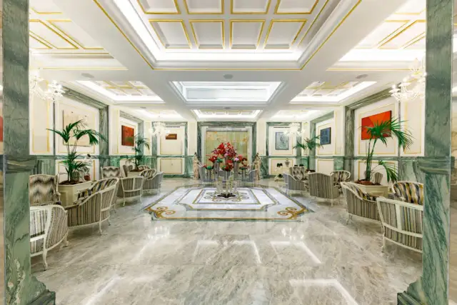 Hilton Roma: Guida alla Scelta Migliore (Lusso, Affari, Viaggio)