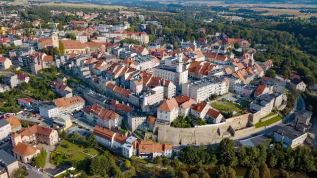 Bystrzyca Kłodzka: Przewodnik po Małej Pradze i atrakcjach Ziemi Kłodzkiej