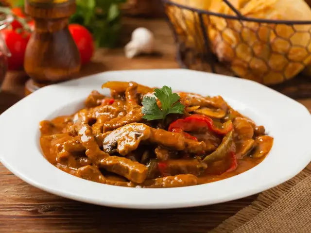 Jak zagęścić strogonow? Szybkie i sprawdzone metody