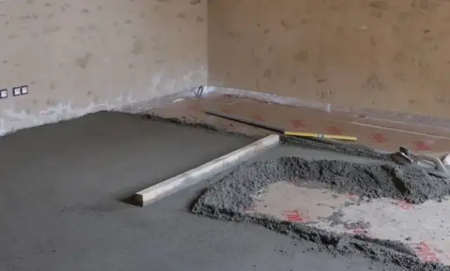 Ile betonu na podłogówkę? Odkryj minimalne grubości wylewki