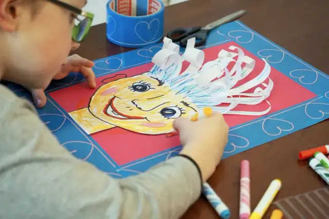 Magia taśmy klejącej: Proste eksperymenty dla dzieci i dorosłych