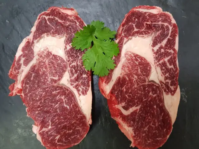 Wołowina marmurkowa: Jak wybrać najlepsze mięso i przygotować je idealnie