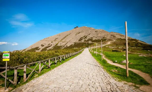Śnieżka jakie góry – odkryj tajemnice najwyższego szczytu Karkonoszy