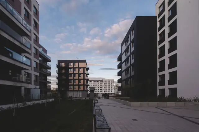 Mieszkania bezczynszowe – co to znaczy i jakie niosą ryzyko?