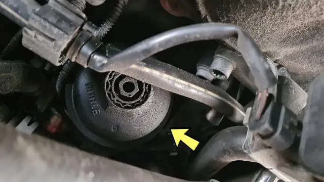 Gdzie jest filtr oleju w Honda CR-V 2.0 benzyna? Znajdź go łatwo