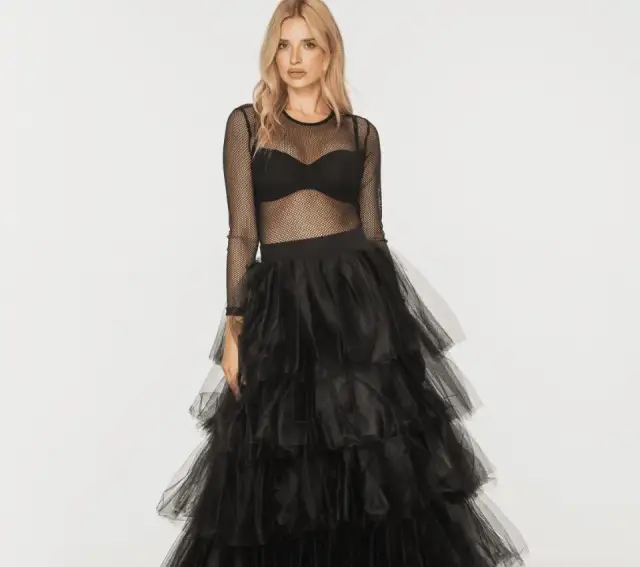 Z czym nosić tiulową spódnicę? Odkryj stylizacje na każdą okazję