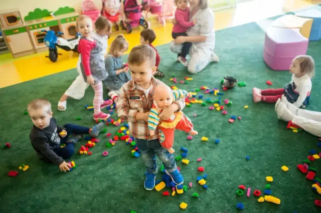 Żłobek od jakiego wieku? Kluczowe informacje dla rodziców