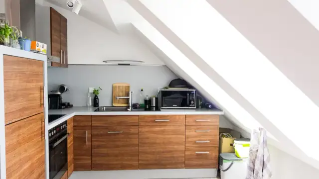 Jak skutecznie ochłodzić mieszkanie na poddaszu - 10 sprawdzonych metod